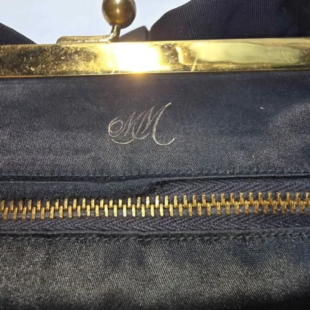 Unbranded coin pouch